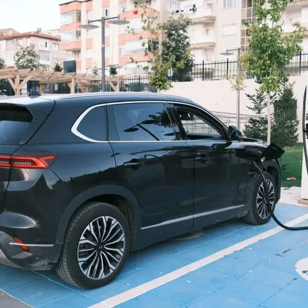 Η Hongqi παρουσιάζει μπαταρία EV με φόρτιση 10-70% σε κάτω από 4&hellip;
